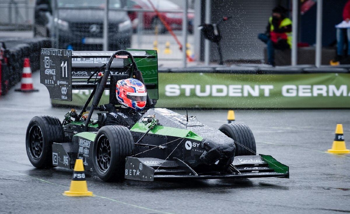 Monoplace en action lors d'une épreuve dynamique